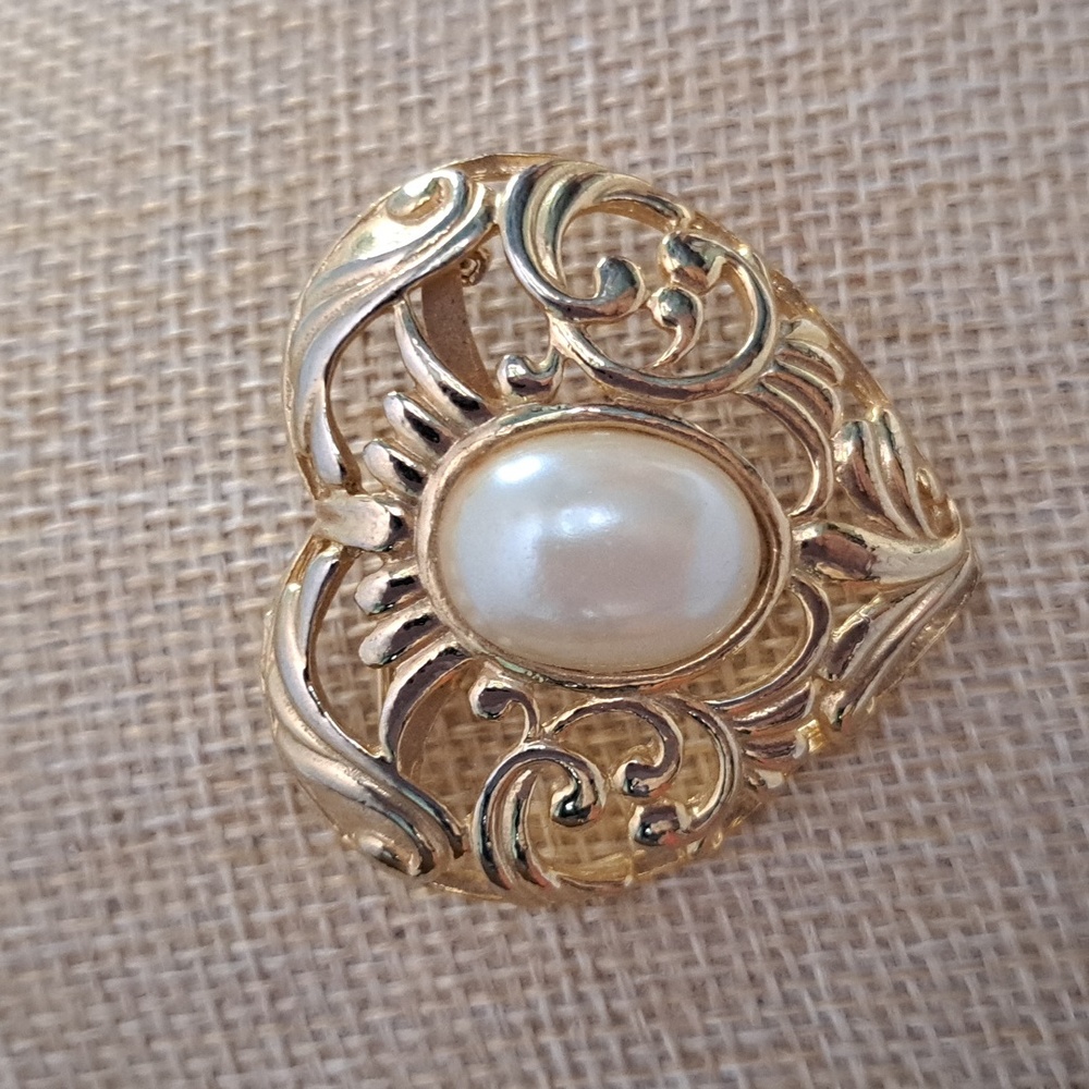 Vintage Heart Brooch Filagree Costume Jewelry Pin